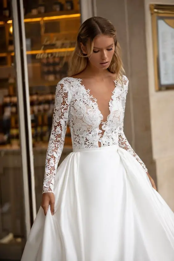 Stunning Fall Wedding Dresses with V-Neck Designs 22 Ideas