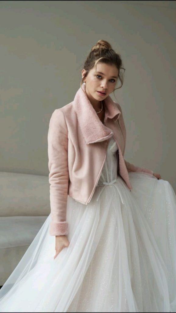 Autumn Wedding Dress Cover-Ups 22 Ideas: Embracing Elegance and Warmth