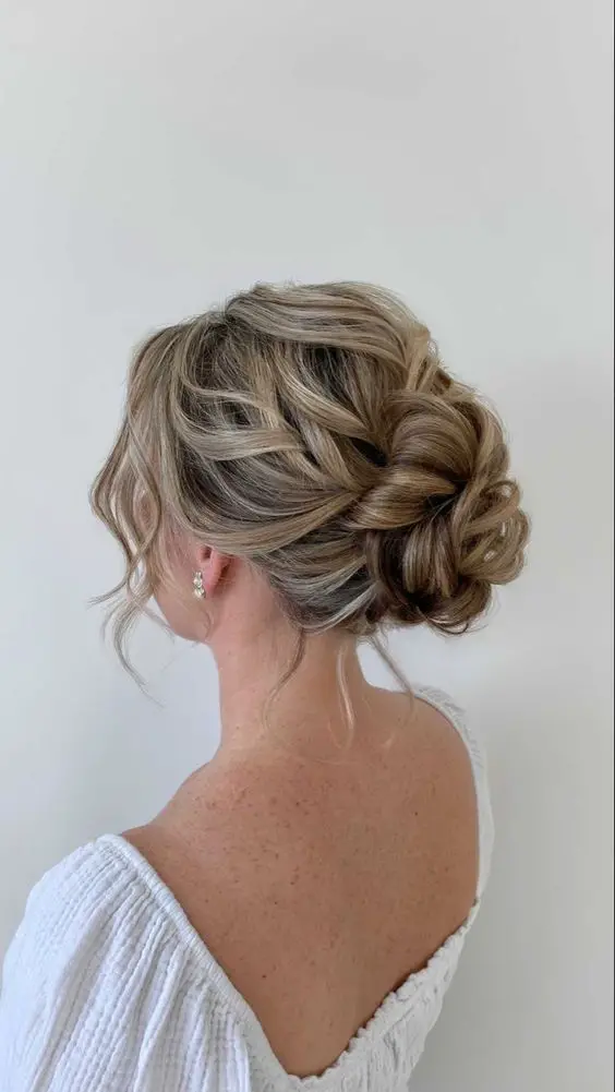 Stunning Wedding Hair 24 Ideas for October 2024: Elegant Styles for Every Bride