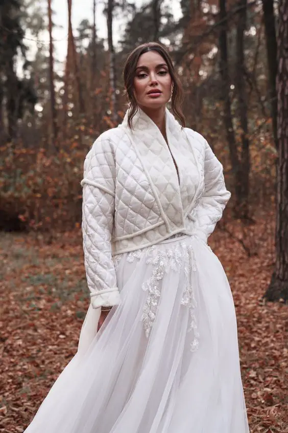 Autumn Wedding Dress Cover-Ups 22 Ideas: Embracing Elegance and Warmth