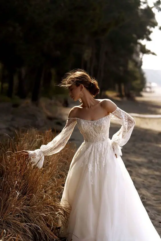 Autumn Wedding Dresses 2024 25 Ideas: A Detailed Style Guide for the Modern Bride