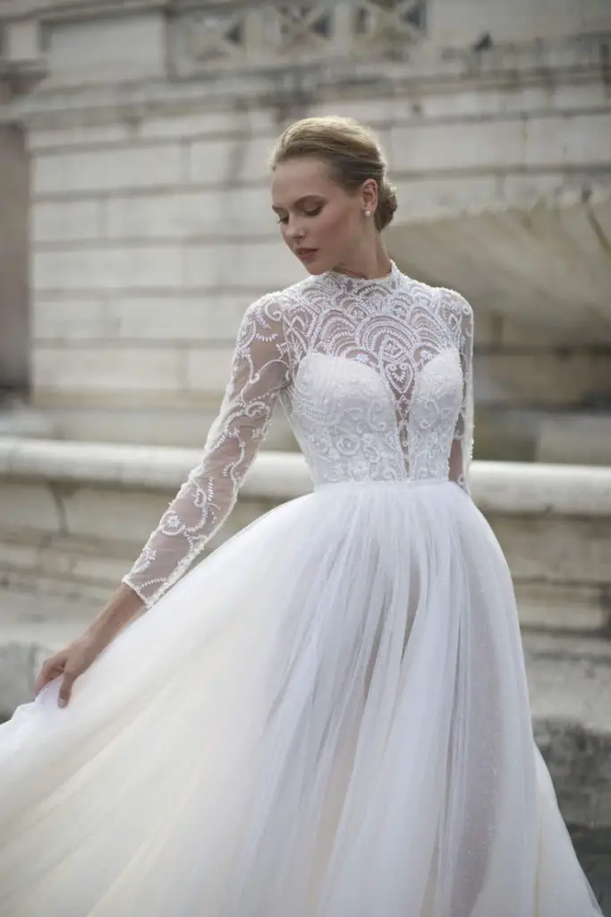 Elegant Simplicity: Autumn Wedding Dresses for a Timeless Look 25 Ideas