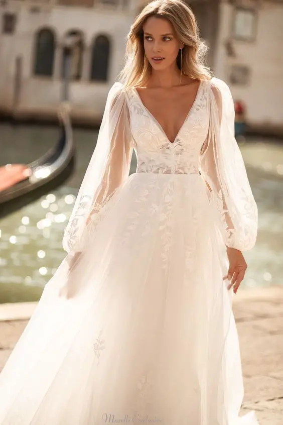 Stunning Fall Wedding Dresses with V-Neck Designs 22 Ideas